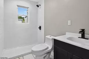16 Oakwood Pl, North Brunswick Township, NJ 08902 - Photo 11
