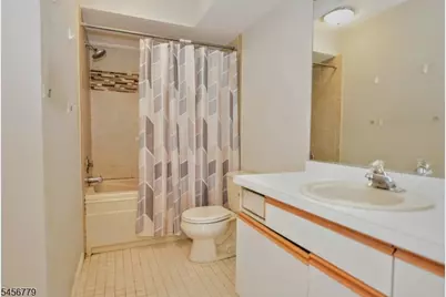606 Skyline Dr, Haledon, NJ 07508 - Photo 17