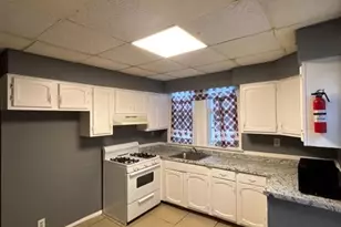 28 Leslie Pl, Irvington, NJ 07111 - Photo 15