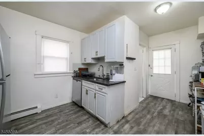 25 Comfort Pl, Clifton, NJ 07011 - Photo 13