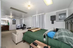 25 Comfort Pl, Clifton, NJ 07011 - Photo 17