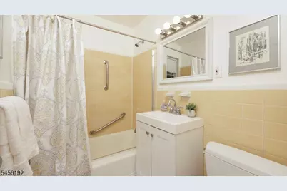32A W Roselle Ave #32A, Roselle Park, NJ 07204 - Photo 15
