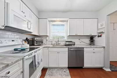 410 Ferncrest Ct, Readington, NJ 08887 - Photo 9