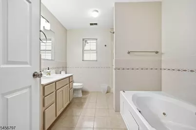 242 Hiawatha Blvd, Parsippany, NJ 07034 - Photo 17