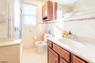 10 Marshall St, West Caldwell, NJ 07006 - Photo 17