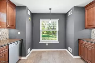 81 Village Cir, Bridgewater, NJ 08807 - Photo 15