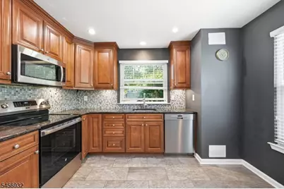 81 Village Cir, Bridgewater, NJ 08807 - Photo 9