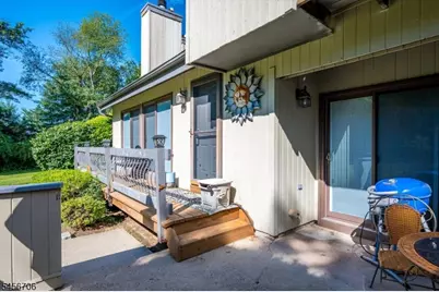39 Sherborne St, Franklin Township, NJ 08873 - Photo 5