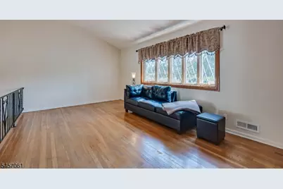 36 Foxwood Dr, Franklin Township, NJ 08873 - Photo 3