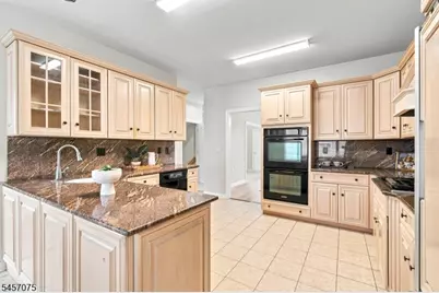 907 Colonia Rd, Elizabeth, NJ 07208 - Photo 17