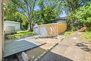 299 Smith St, Newark, NJ 07106 - Photo 39