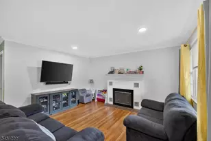 870 Crescent Dr, Rahway, NJ 07065 - Photo 5