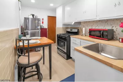 52 Clinton Pl, Newark, NJ 07108 - Photo 3