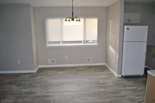 910 Reed Ct, Raritan Township, NJ 08822 - Photo 11