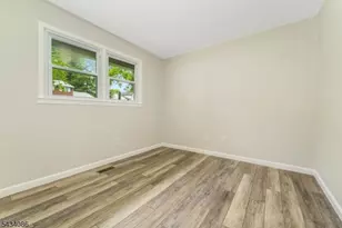 10 Lynnfield Terrace, Lopatcong Township, NJ 08865 - Photo 33