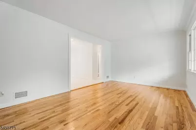 15 Oak Ln, Verona, NJ 07044 - Photo 5