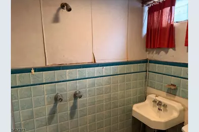 81 Chestnut Ave, Irvington, NJ 07111 - Photo 29