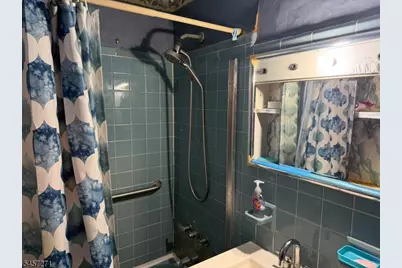 81 Chestnut Ave, Irvington, NJ 07111 - Photo 11