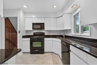 42 Hanover Pl, Wayne, NJ 07470 - Photo 11