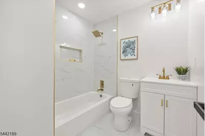 100 Pier Ln, Fairfield, NJ 07004 - Photo 13