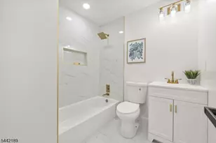 100 Pier Ln, Fairfield, NJ 07004 - Photo 13