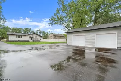 100 Pier Ln, Fairfield, NJ 07004 - Photo 21
