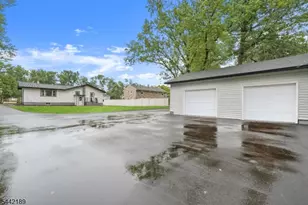 100 Pier Ln, Fairfield, NJ 07004 - Photo 21