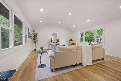 100 Pier Ln, Fairfield, NJ 07004 - Photo 5