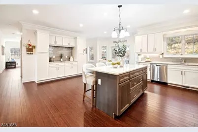 1121 N Washington Ave, Green Brook Township, NJ 08812 - Photo 11