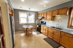 30 Carnation St, Bergenfield, NJ 07621 - Photo 5
