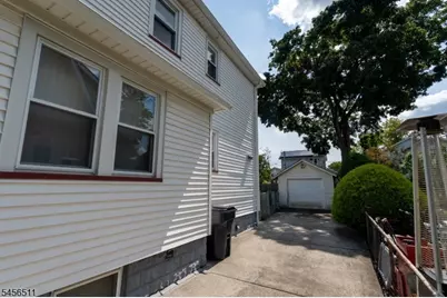 30 Carnation St, Bergenfield, NJ 07621 - Photo 21