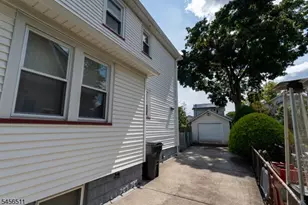 30 Carnation St, Bergenfield, NJ 07621 - Photo 21