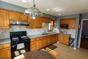 30 Carnation St, Bergenfield, NJ 07621 - Photo 7