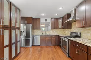 8 Ashley Ct, Franklin Township, NJ 08873 - Photo 3