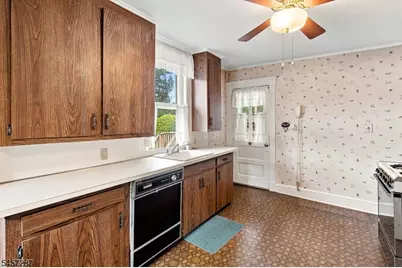 33 Pine St, Cranford Township, NJ 07016 - Photo 11