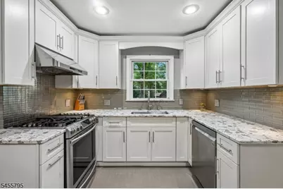 6 Gordon Pl, New Providence, NJ 07974 - Photo 7