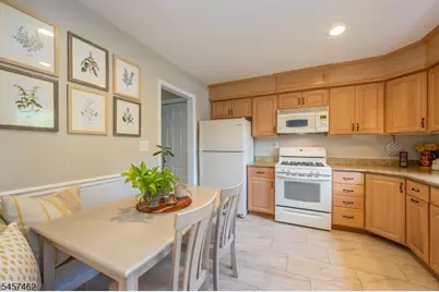 122 Sunrise Dr, Long Hill Township, NJ 07933 - Photo 9