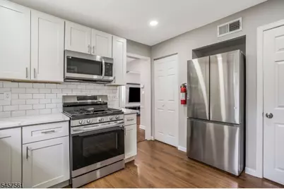 16 Pleasant Ave, Belleville, NJ 07109 - Photo 11