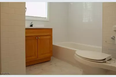 373-375 6th Ave #2R, Newark, NJ 07107 - Photo 7