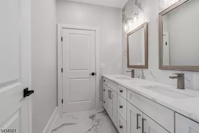 60 W Hobart Gap Rd, Livingston, NJ 07039 - Photo 27