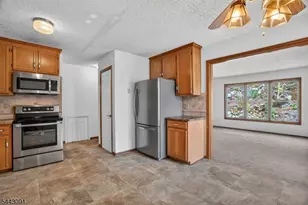 56 Portsmouth Ct, Hamburg, NJ 07419 - Photo 11