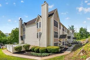 56 Portsmouth Ct, Hamburg, NJ 07419 - Photo 3