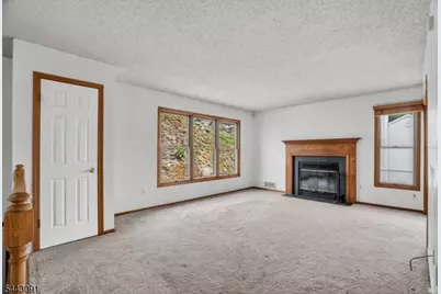 56 Portsmouth Ct, Hamburg, NJ 07419 - Photo 5