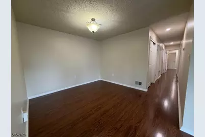 30 Columbus Dr, Franklin Township, NJ 08823 - Photo 5
