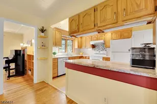 52 Midvale Ave, Long Hill Township, NJ 07946 - Photo 9