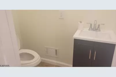 94 Sanford St, East Orange, NJ 07018 - Photo 11