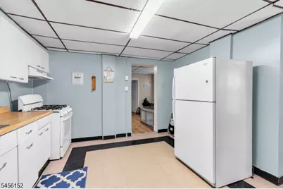17 Railroad Ave, Phillipsburg, NJ 08865 - Photo 9