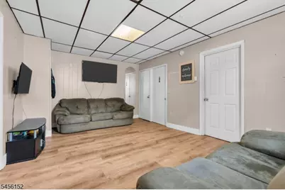 17 Railroad Ave, Phillipsburg, NJ 08865 - Photo 5