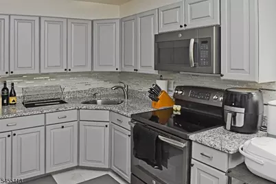 195 N Beverwyck Rd #17, Parsippany, NJ 07034 - Photo 3