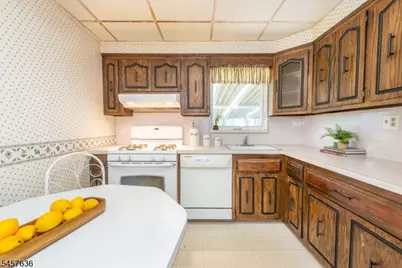 149 Anderson Pkwy, Cedar Grove, NJ 07009 - Photo 7
